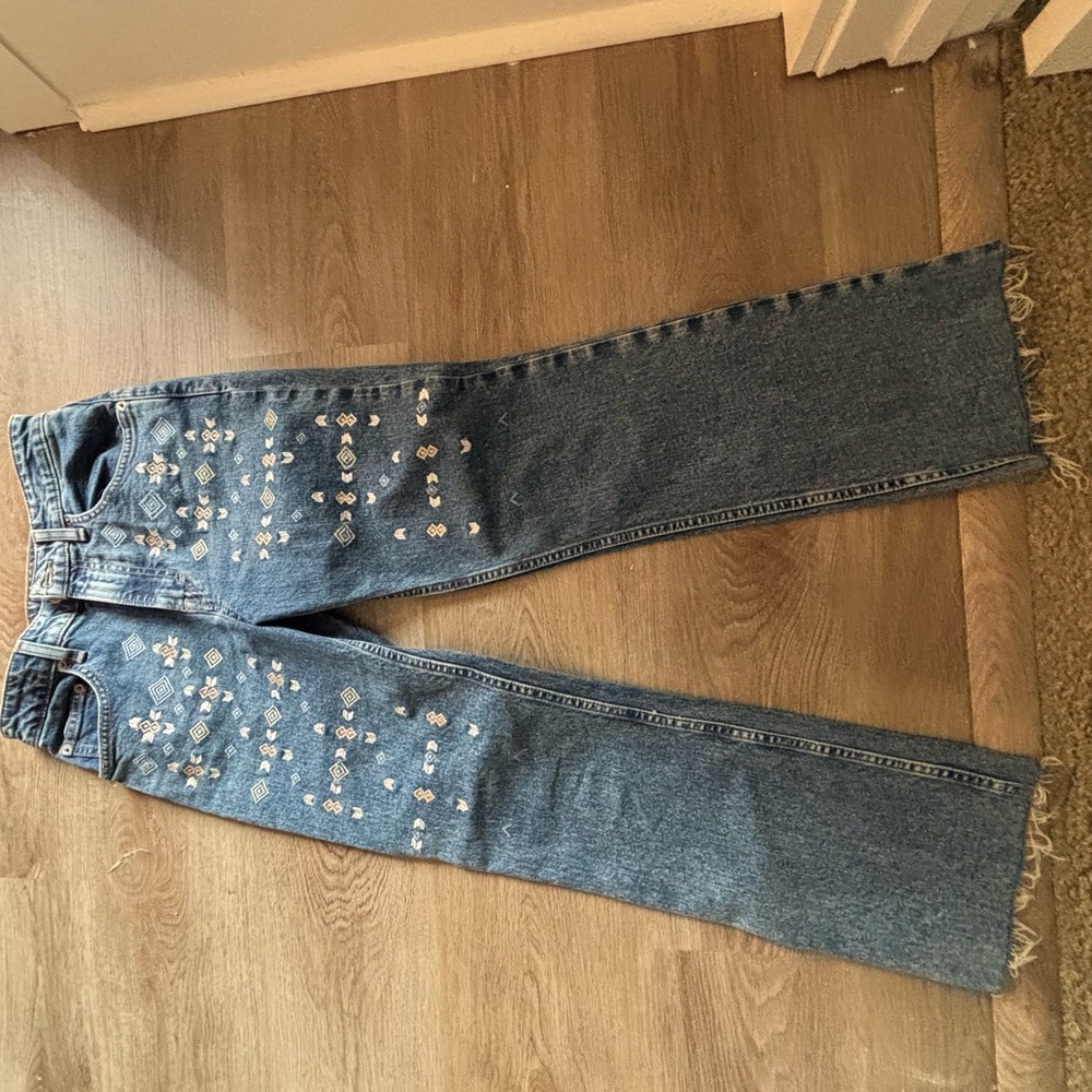 Levi jeans size 25 embroidered